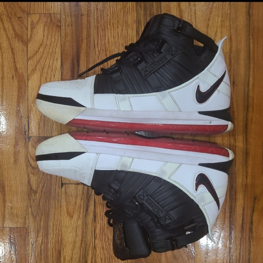 NikeZoom LeBron III QS "Home Release" sneakers